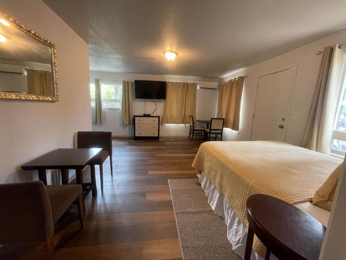 Riverfront Lodging Shady Cove Exteriér fotografie