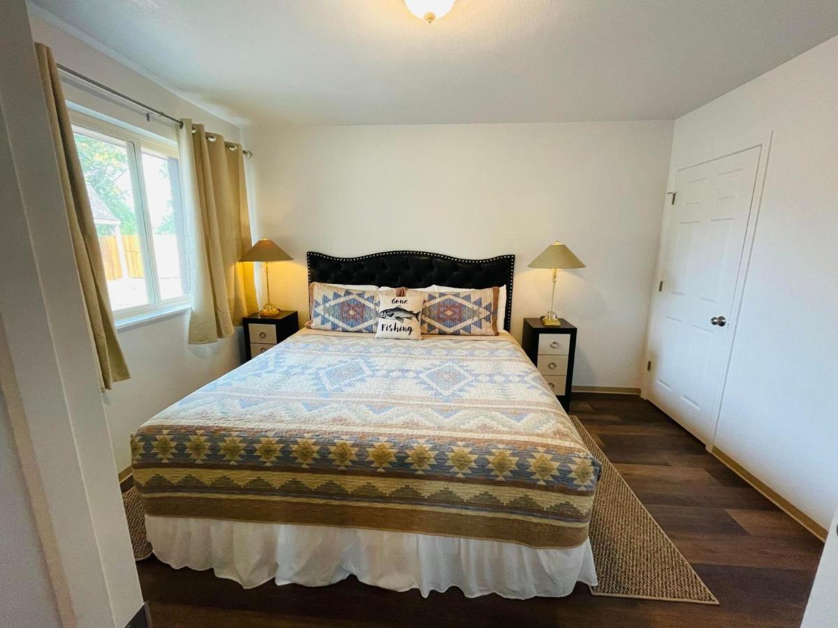 Riverfront Lodging Shady Cove Exteriér fotografie
