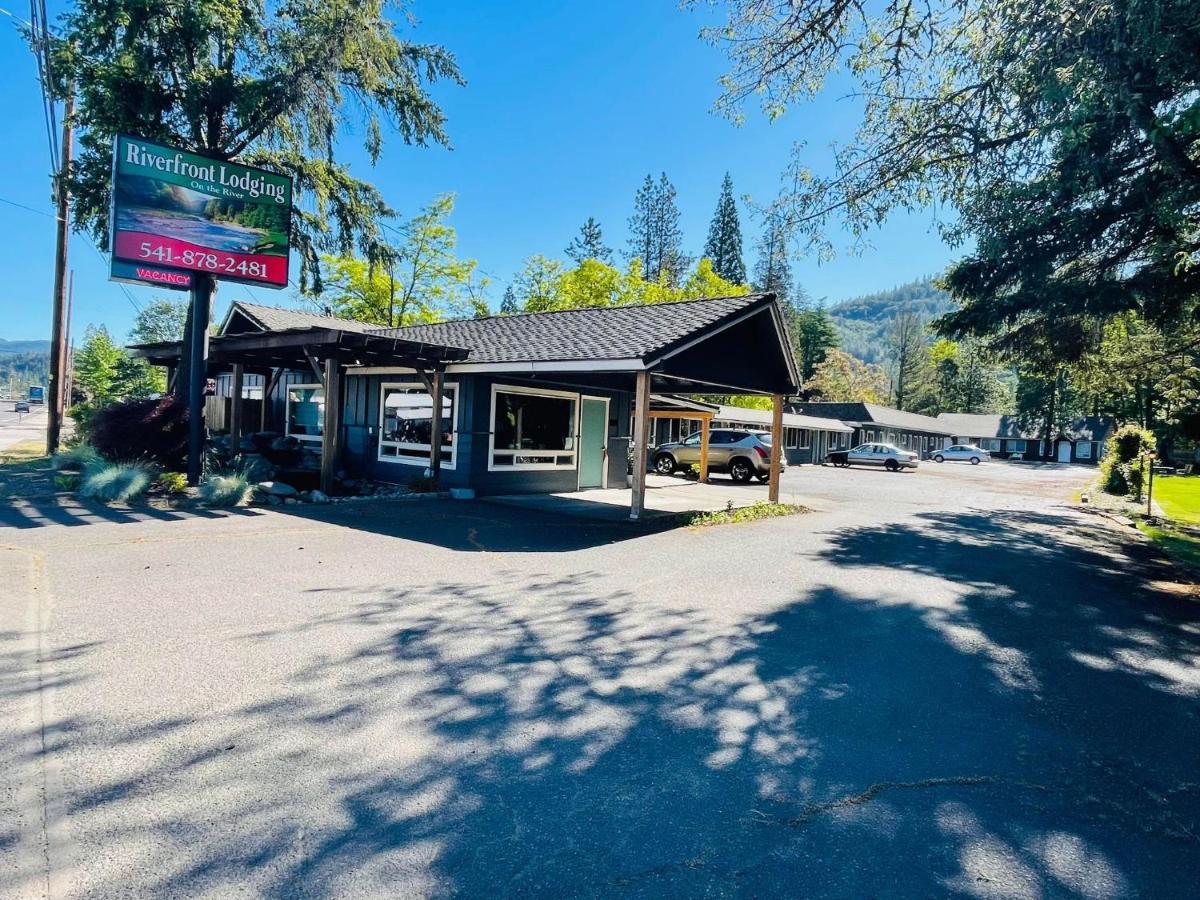 Riverfront Lodging Shady Cove Exteriér fotografie