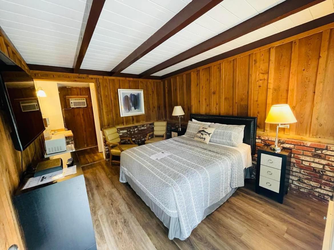 Riverfront Lodging Shady Cove Exteriér fotografie