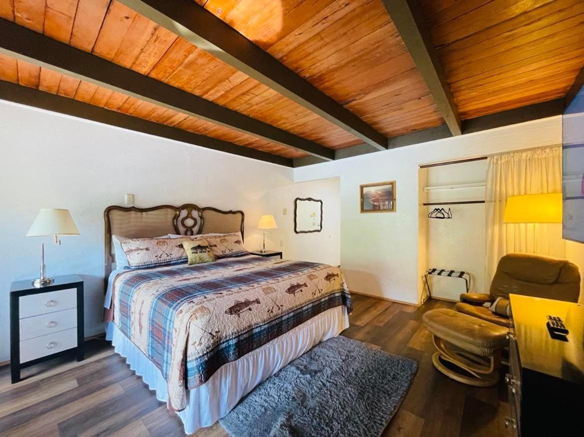 Riverfront Lodging Shady Cove Exteriér fotografie