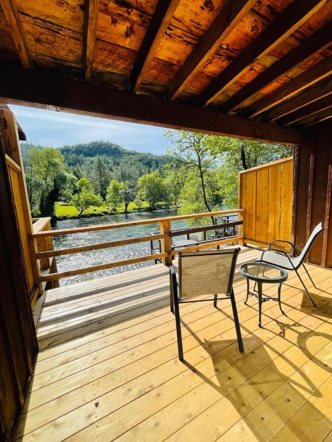 Riverfront Lodging Shady Cove Exteriér fotografie