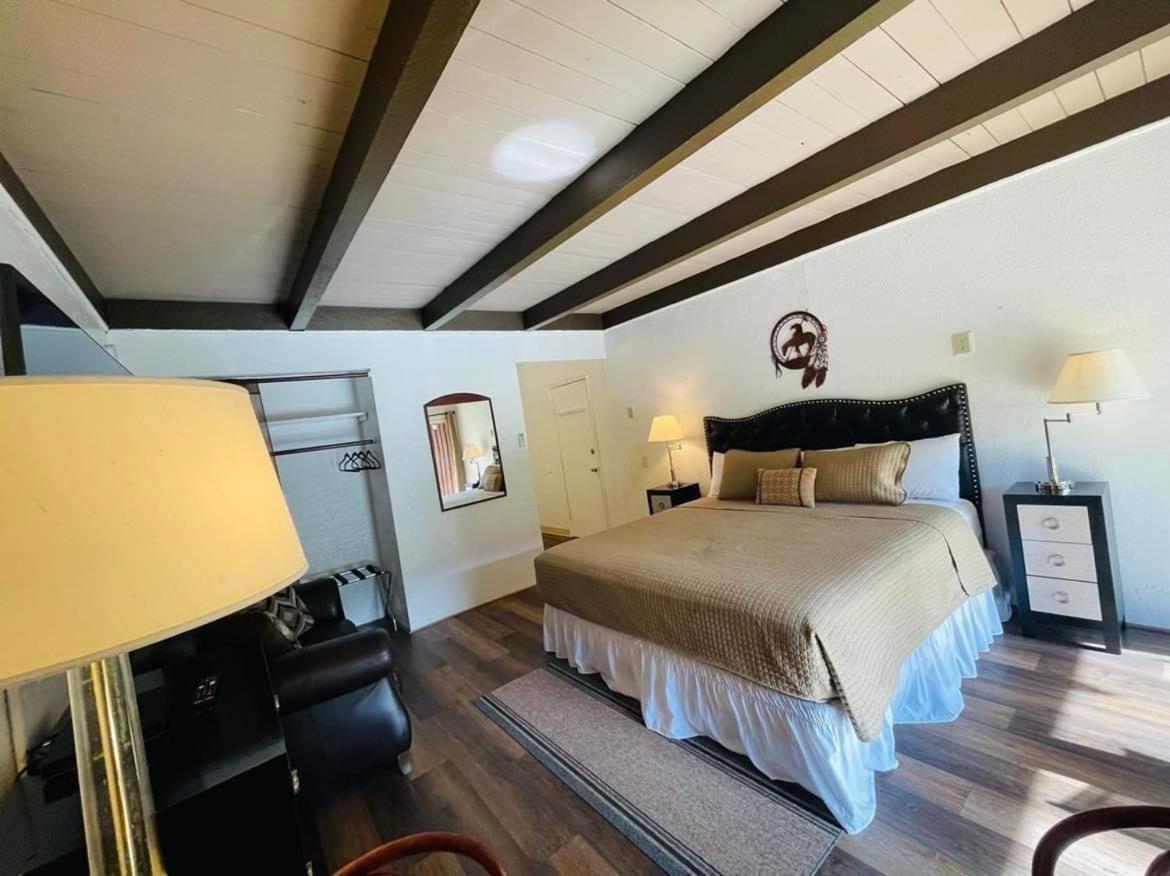 Riverfront Lodging Shady Cove Exteriér fotografie