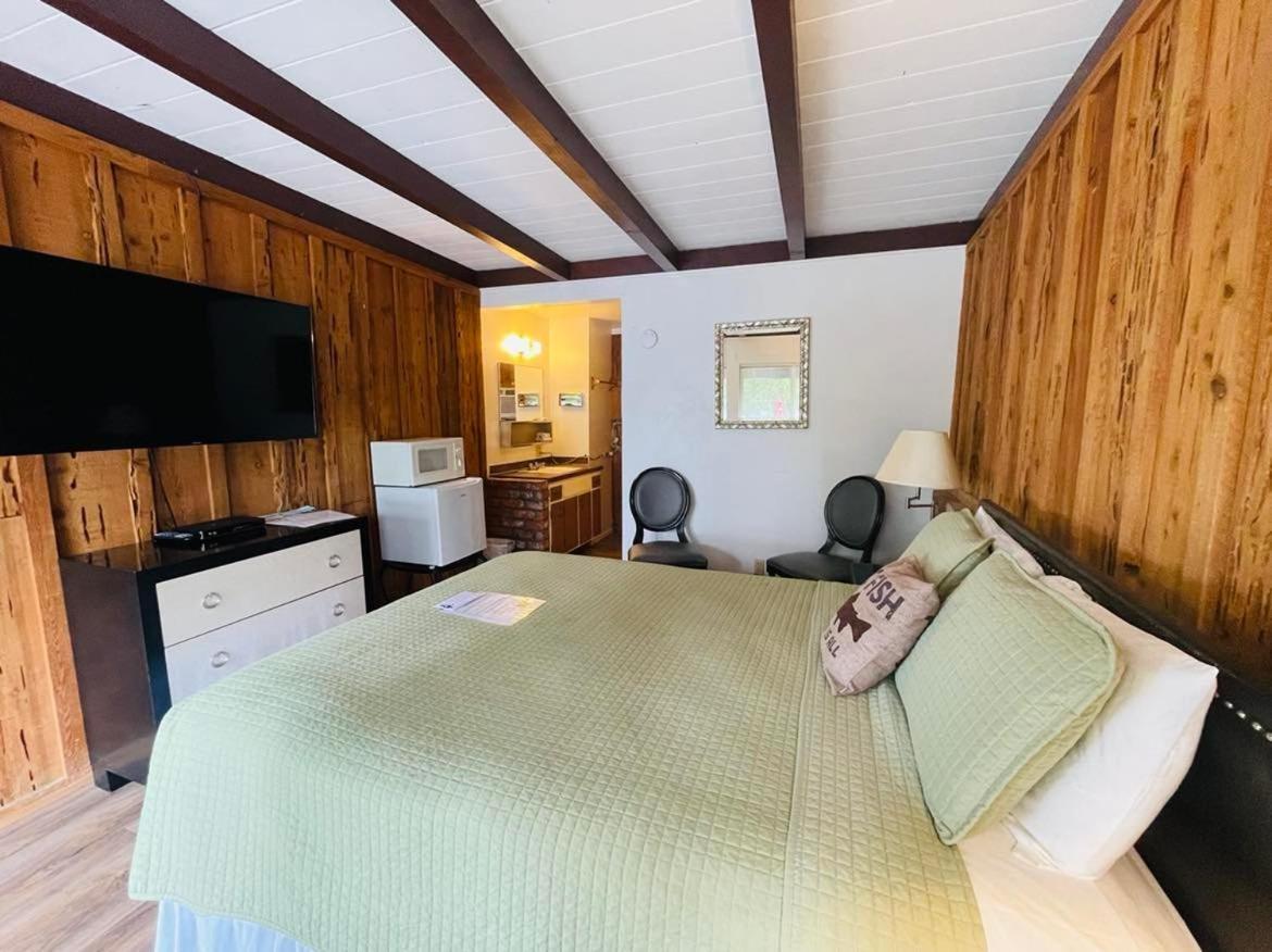 Riverfront Lodging Shady Cove Exteriér fotografie