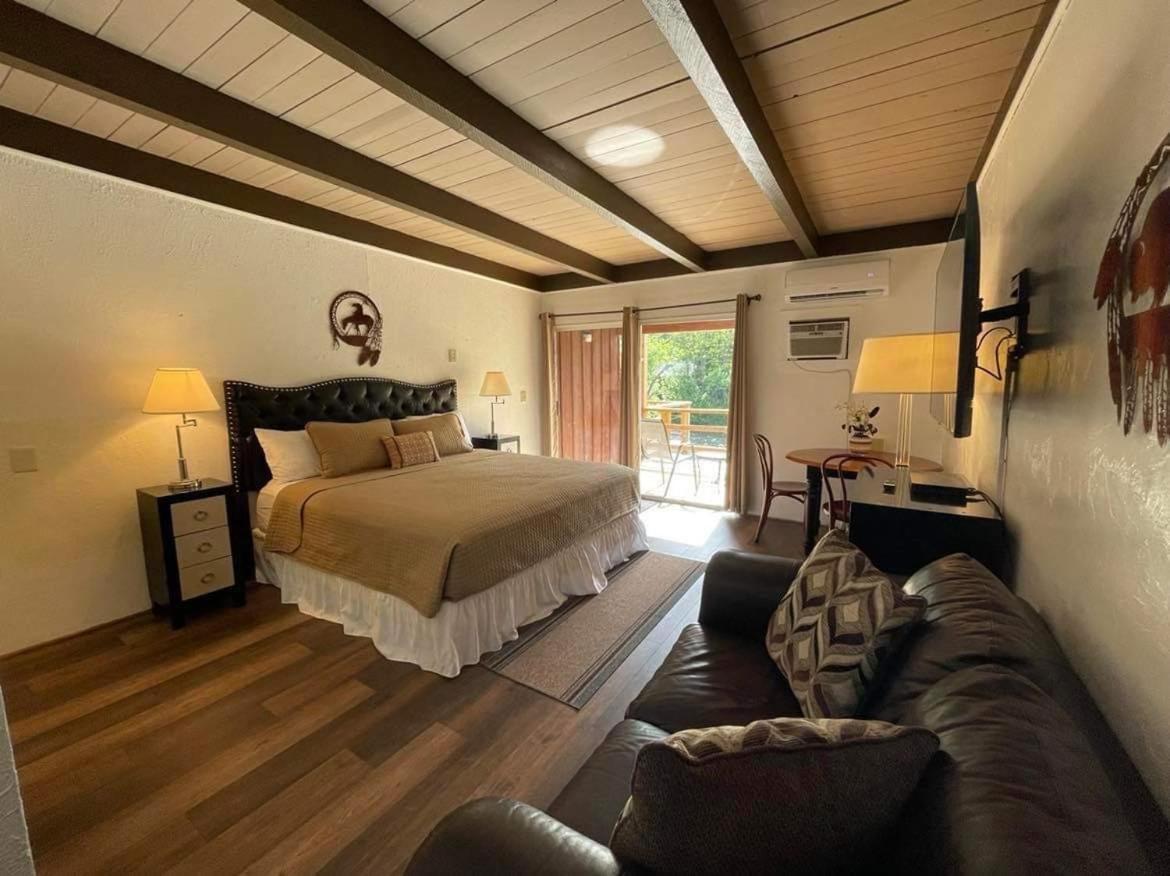 Riverfront Lodging Shady Cove Exteriér fotografie