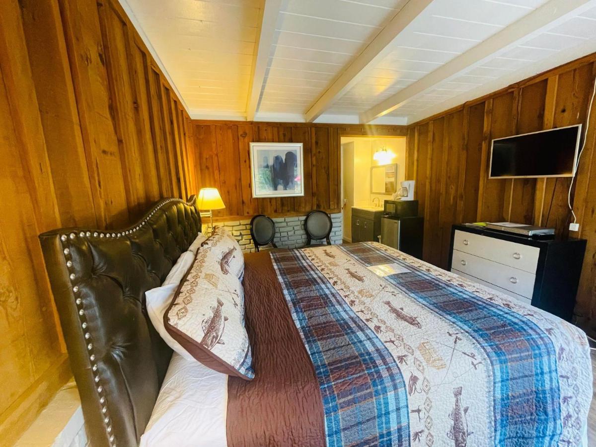 Riverfront Lodging Shady Cove Exteriér fotografie