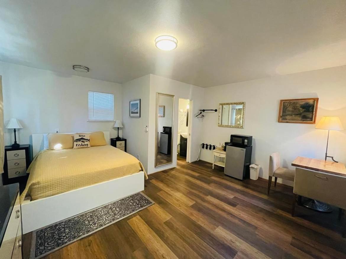 Riverfront Lodging Shady Cove Exteriér fotografie