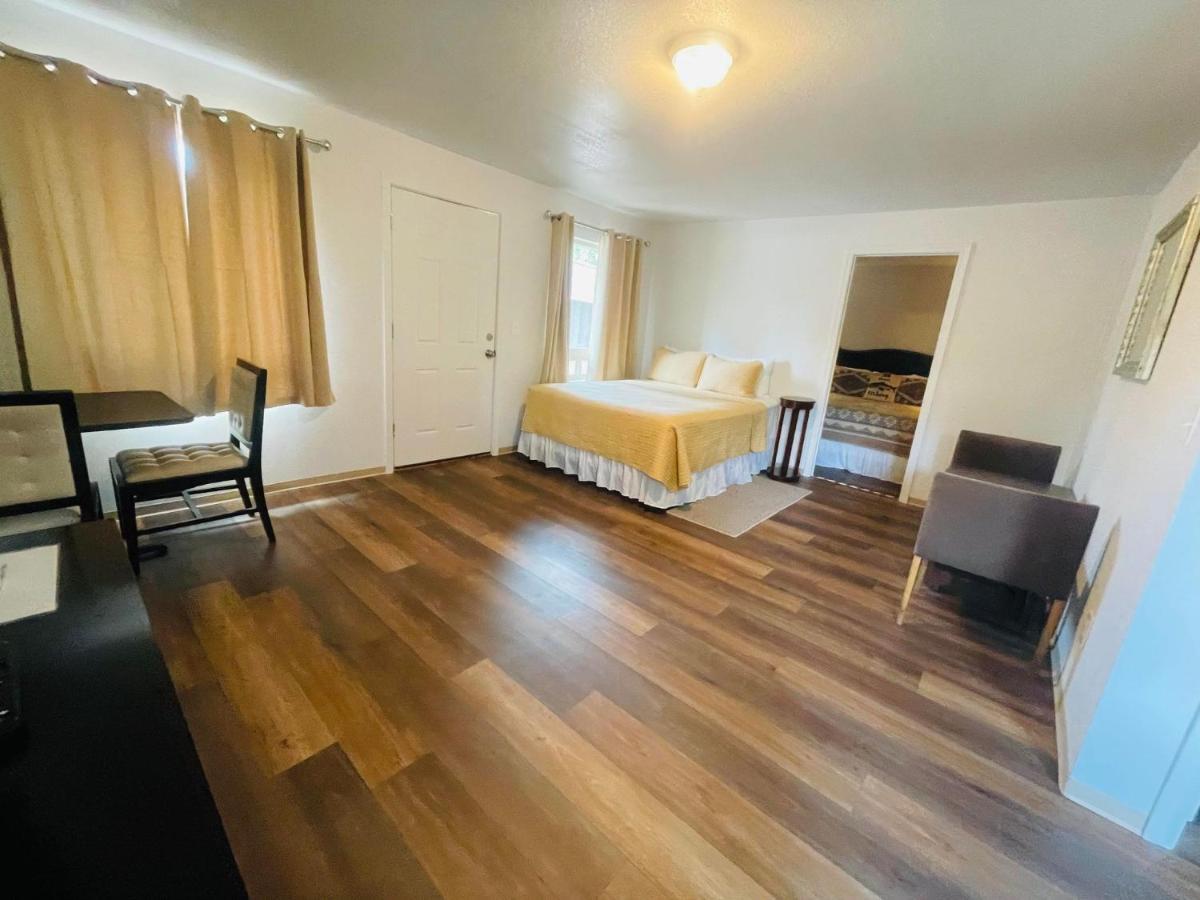 Riverfront Lodging Shady Cove Exteriér fotografie